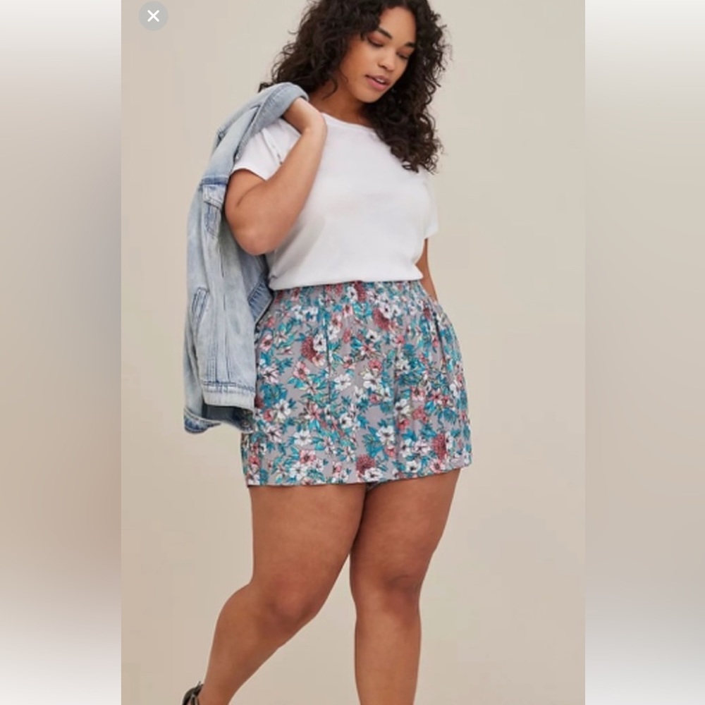 Torrid 2 floral crinkle gauze high rise smocked waist